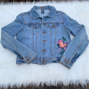 Tixi Women’s Embroidered Medium Wash Cropped Jean Jacket Size Medium